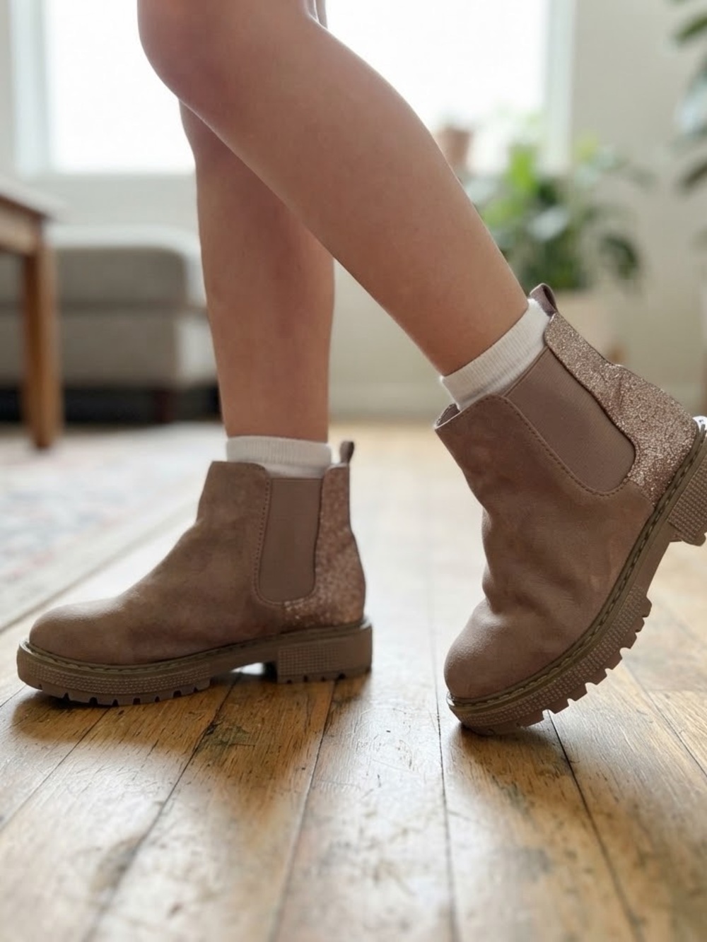 Steve Madden Kids Jhowler Tan Chelsea Boots Size 2 Glitter Heel Lug Sole Booties